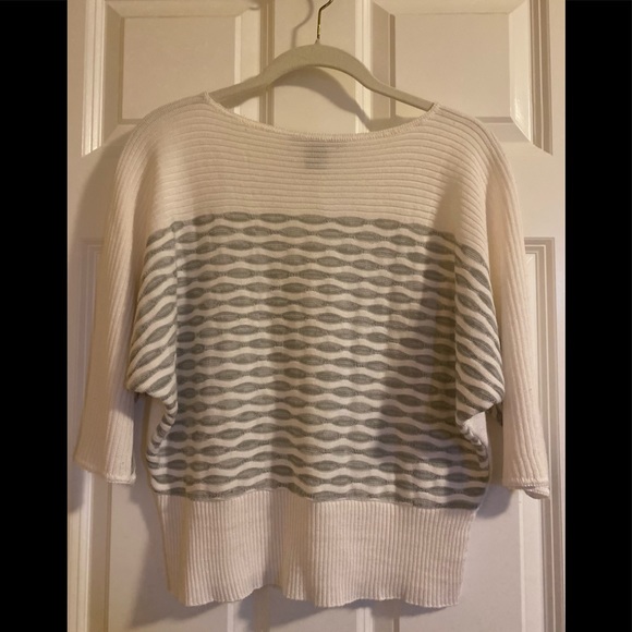 EUC two-one-two New York petite sweater. - Picture 1 of 7
